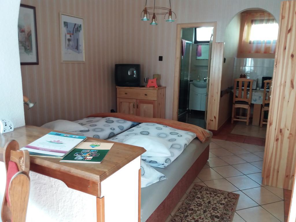Kaiser Apartman Hévíz Esterno foto